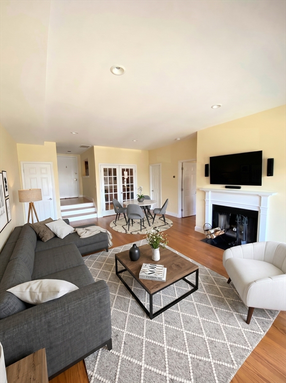 227 Summit Ave E102
