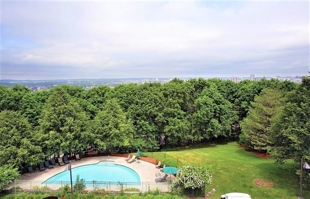 227 Summit Ave E102