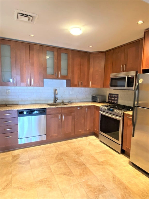 227 Summit Ave E102