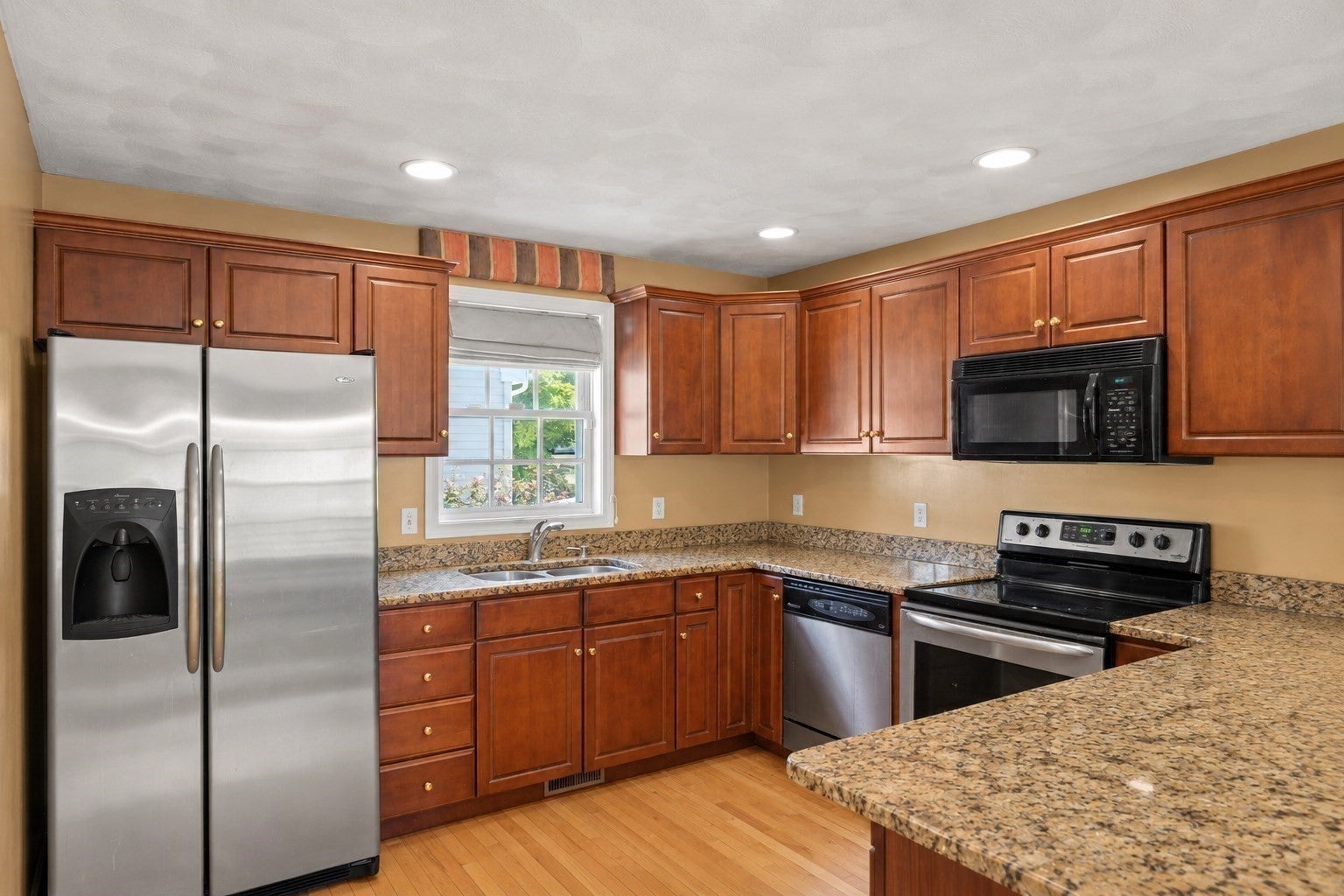 12 Wood Ln, Lawrence, MA Photo #9