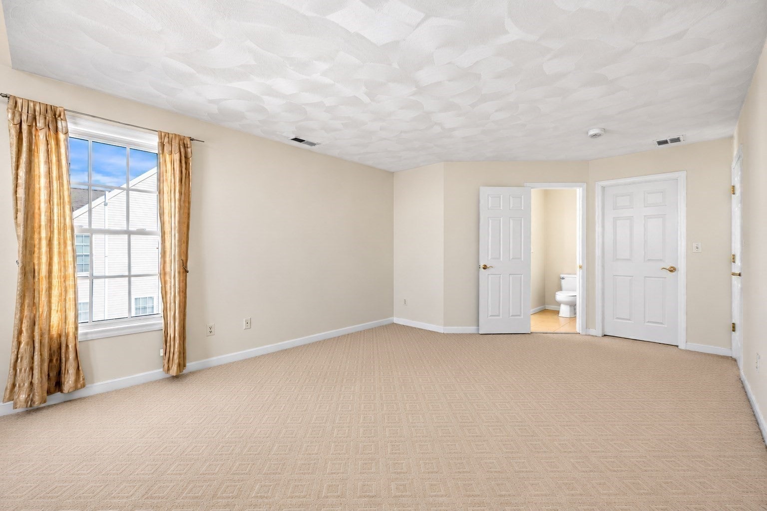 12 Wood Ln, Lawrence, MA Photo #18