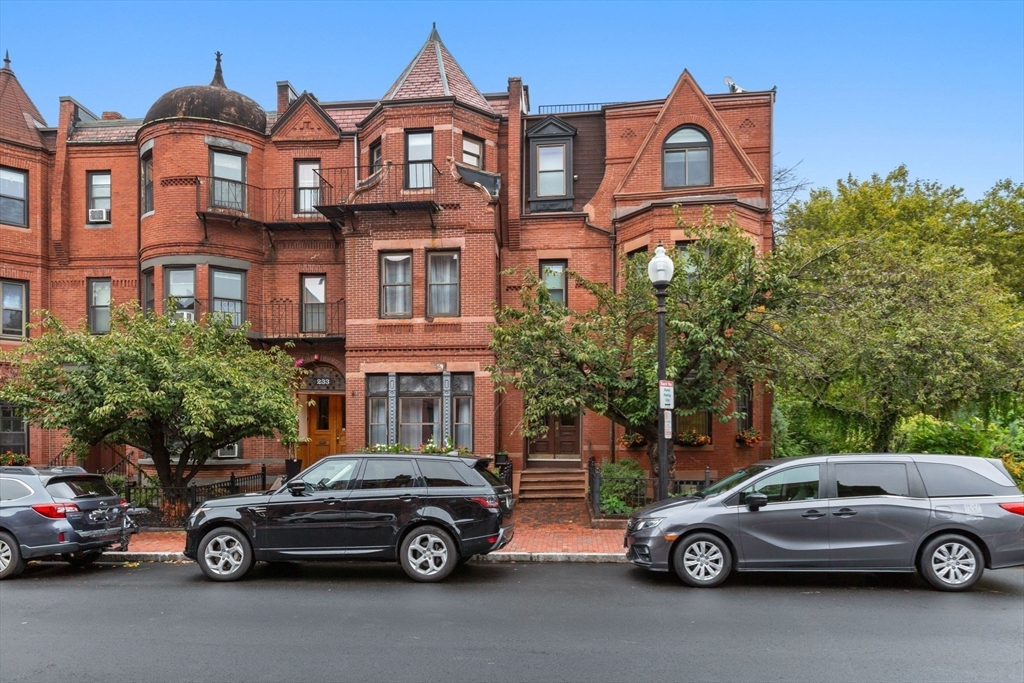 231 W Newton St 3