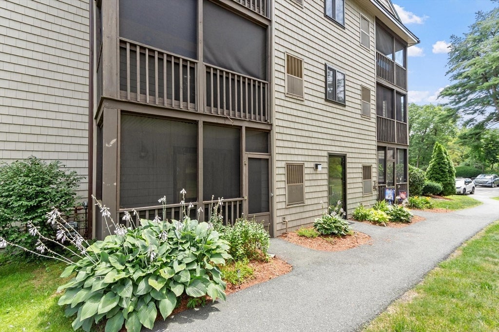 10 Village Ln #4, Tyngsborough, MA, 10 Village Ln #4, Tyngsborough, MA Photo #1