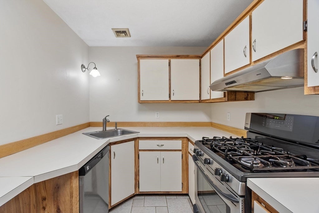 10 Village Ln #4, Tyngsborough, MA, 10 Village Ln #4, Tyngsborough, MA Photo #11