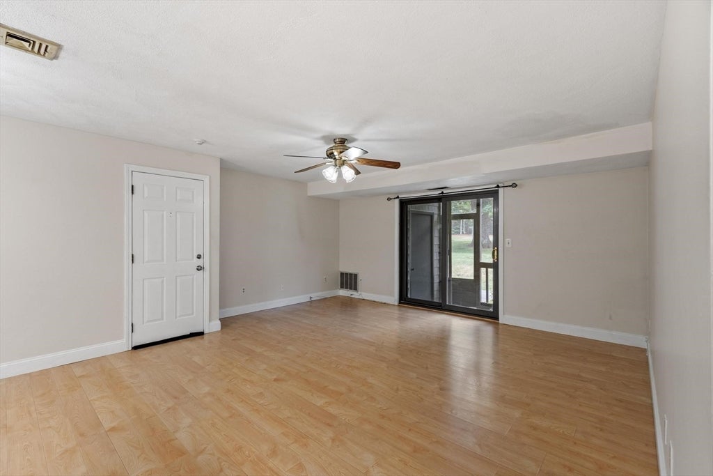 10 Village Ln #4, Tyngsborough, MA, 10 Village Ln #4, Tyngsborough, MA Photo #5