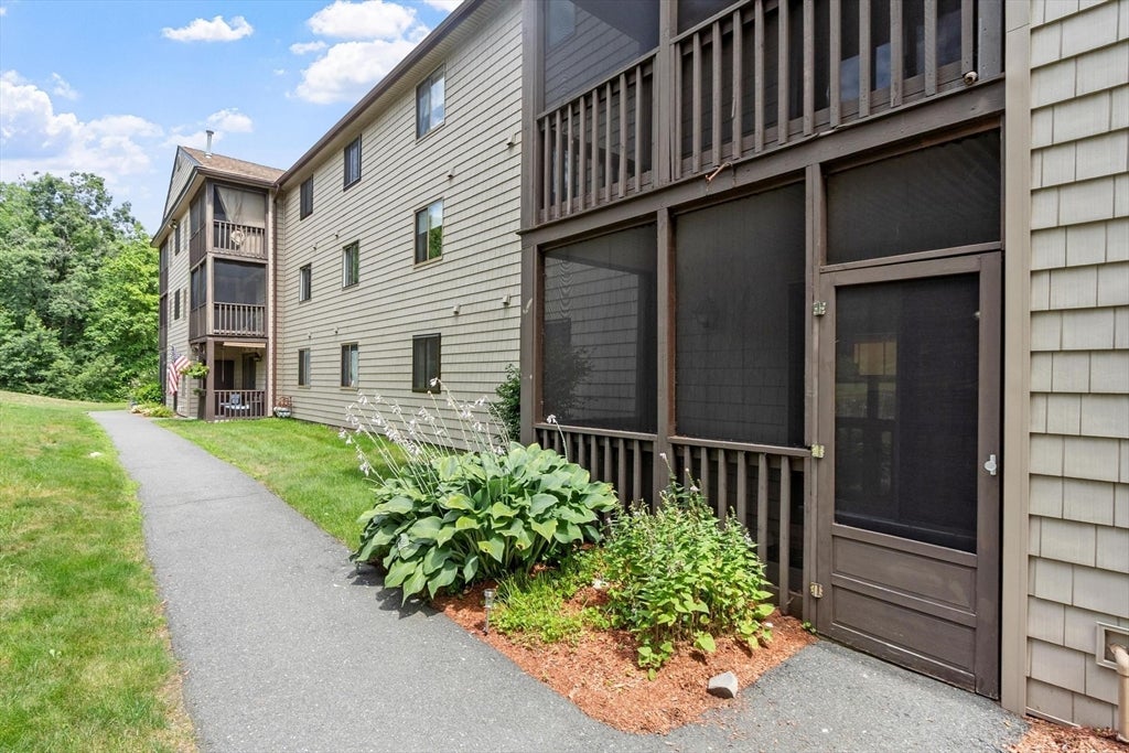 10 Village Ln #4, Tyngsborough, MA, 10 Village Ln #4, Tyngsborough, MA Photo #2
