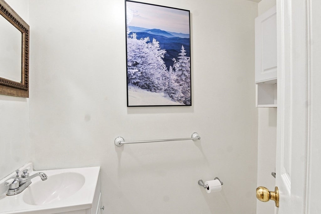 26 School St #204, Hull, MA, 26 School St #204, Hull, MA Photo #14