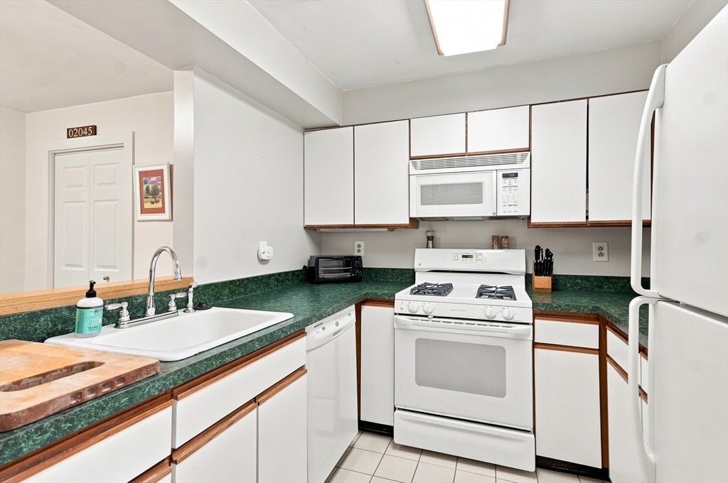 26 School St #204, Hull, MA, 26 School St #204, Hull, MA Photo #8
