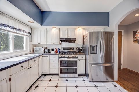 Photo of 188 Washington St, New Bedford, MA 02740 (MLS # 73523578)