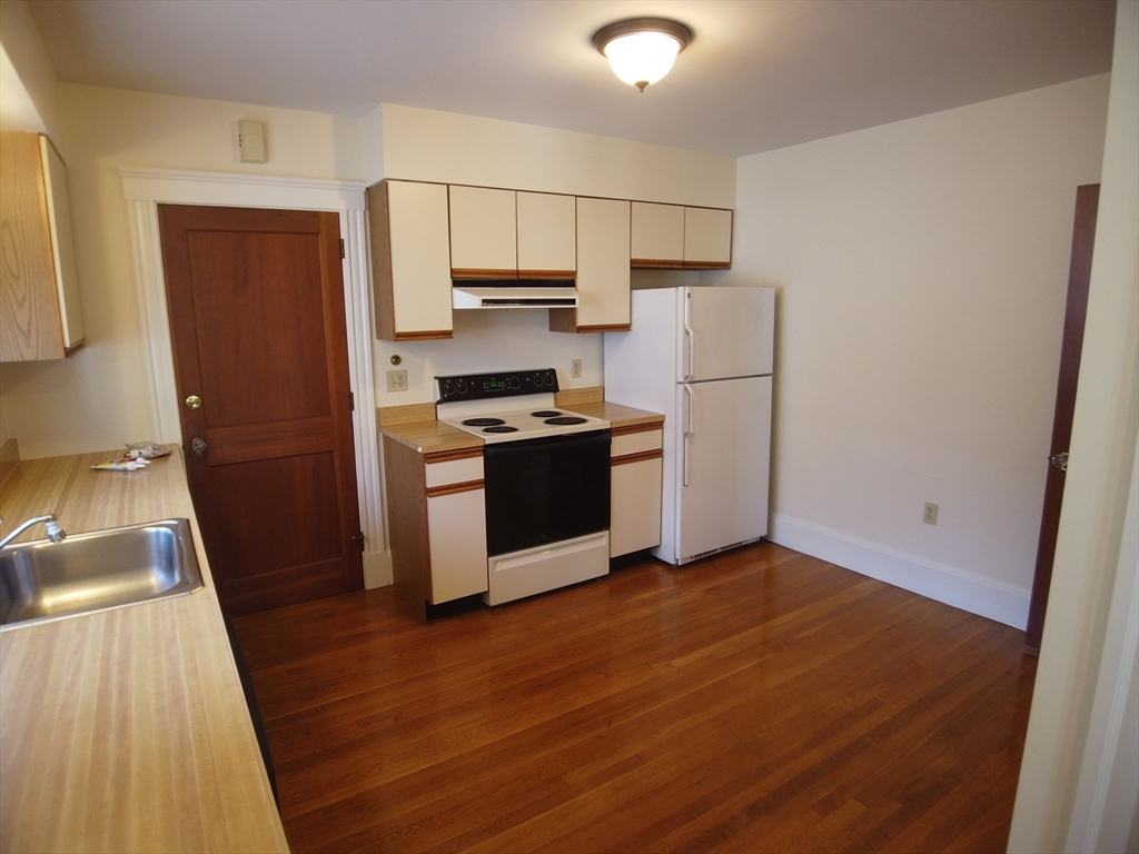 Belmont, Massachusetts 02478, United States, 2 Bedrooms Bedrooms, ,1 BathroomBathrooms,Residential,Active,168171