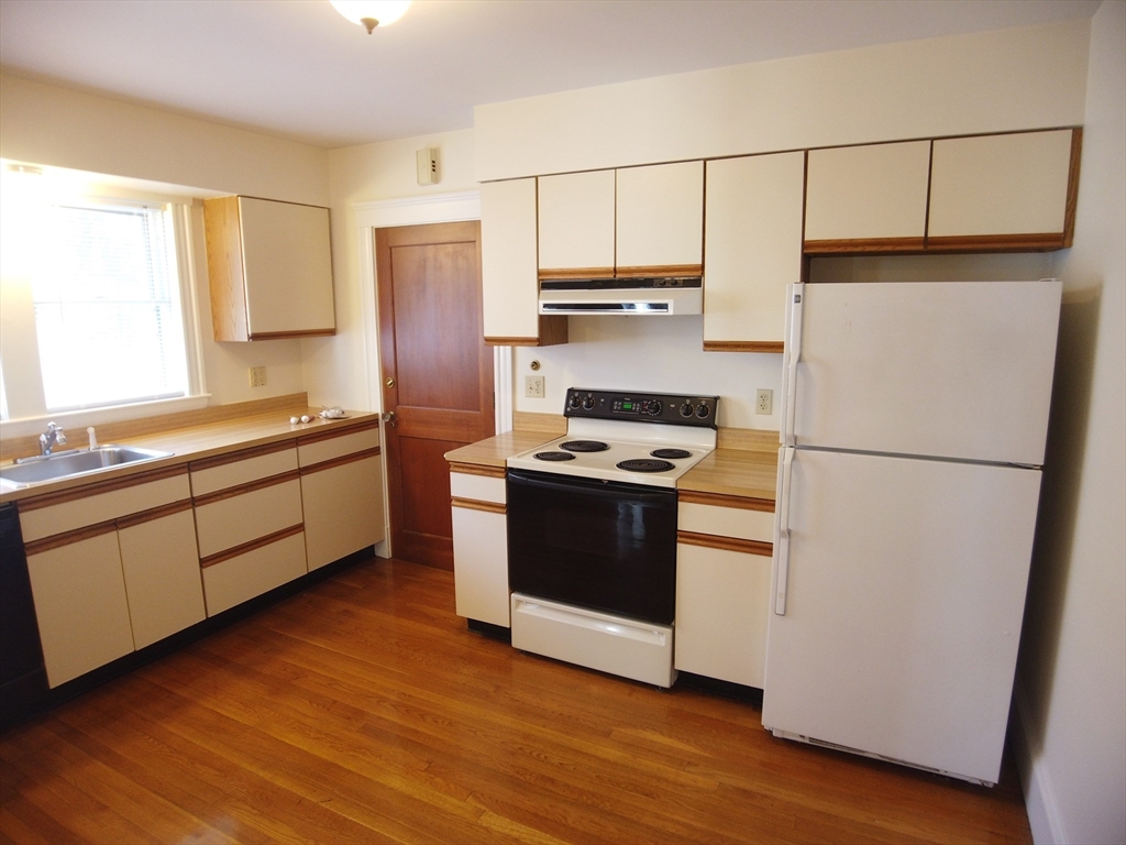 Belmont, Massachusetts 02478, United States, 2 Bedrooms Bedrooms, ,1 BathroomBathrooms,Residential,Active,168171