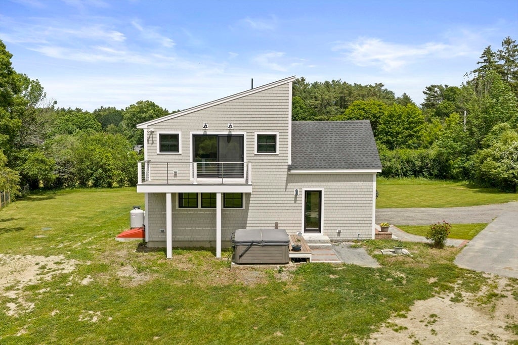 32 County St