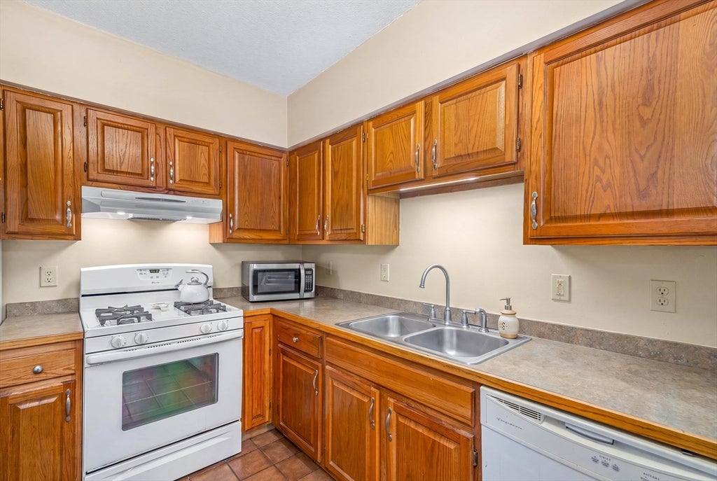 464 Bank St #9, Fall River, MA, 464 Bank St #9, Fall River, MA Photo #7