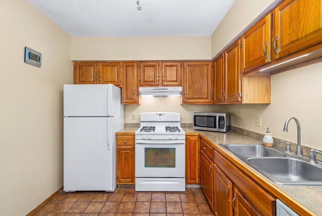 464 Bank St #9, Fall River, MA, 464 Bank St #9, Fall River, MA Photo #6