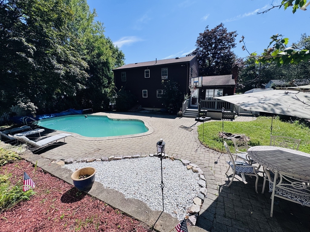 13 Hemlock Ln