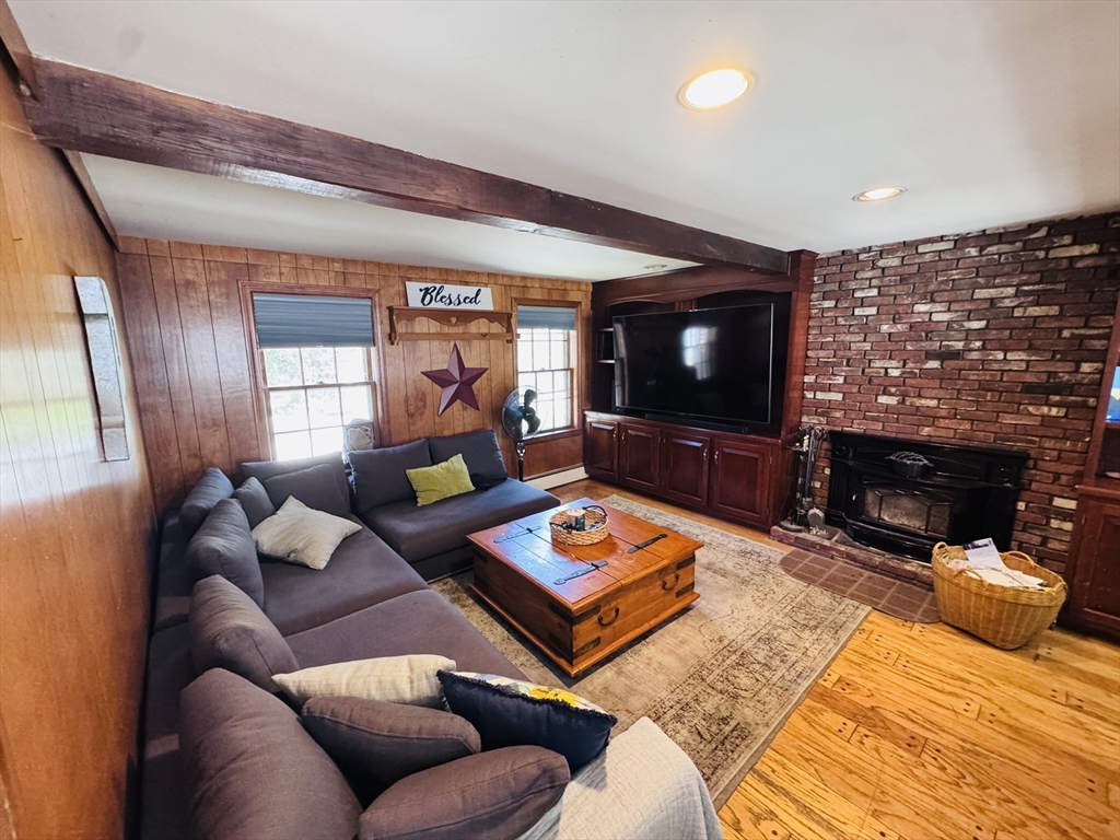 13 Hemlock Ln