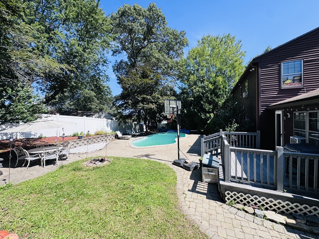 13 Hemlock Ln