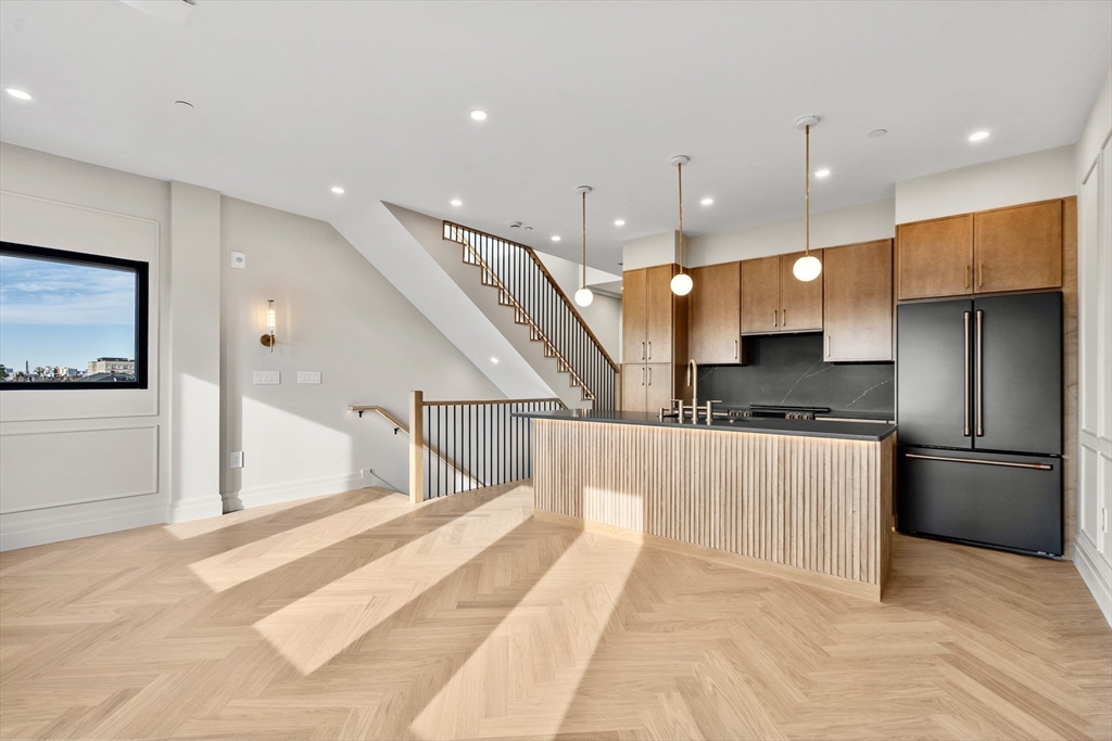 219 Saratoga Street 3