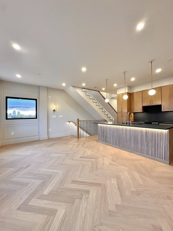 219 Saratoga Street 3