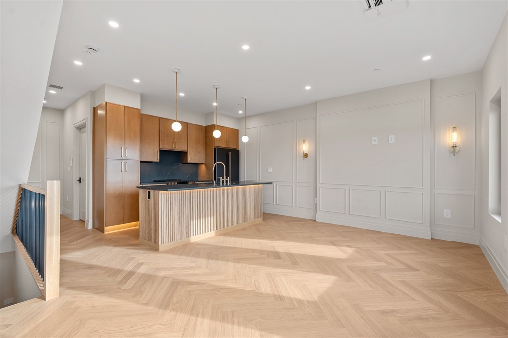 219 Saratoga Street 3