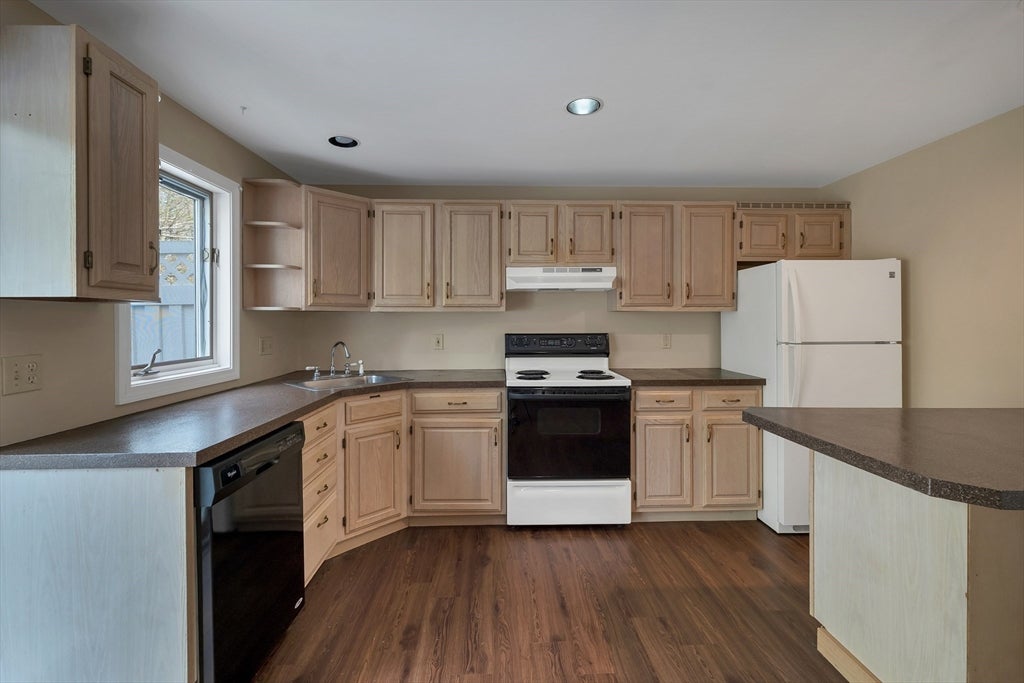 69 Birch Glen Dr #12, Bennington, NH, 69 Birch Glen Dr #12, Bennington, NH Photo #4