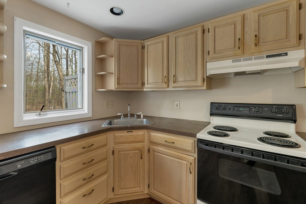 69 Birch Glen Dr #12, Bennington, NH, 69 Birch Glen Dr #12, Bennington, NH Photo #6