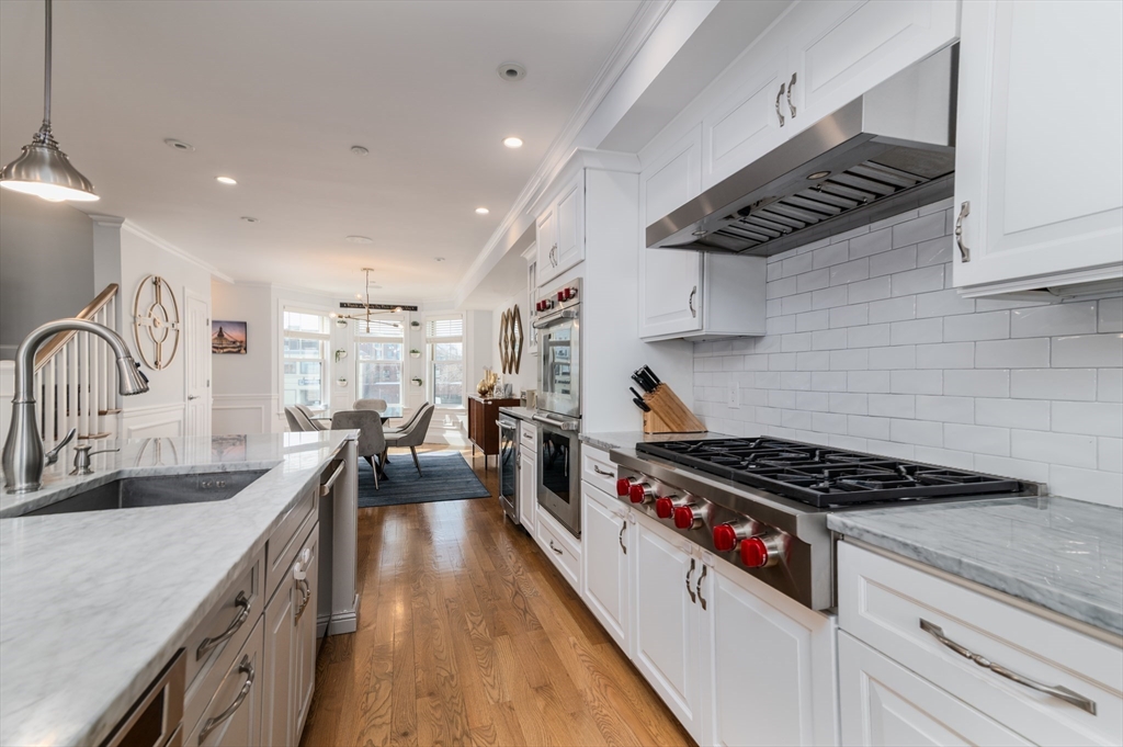 328 W 3rd St 2