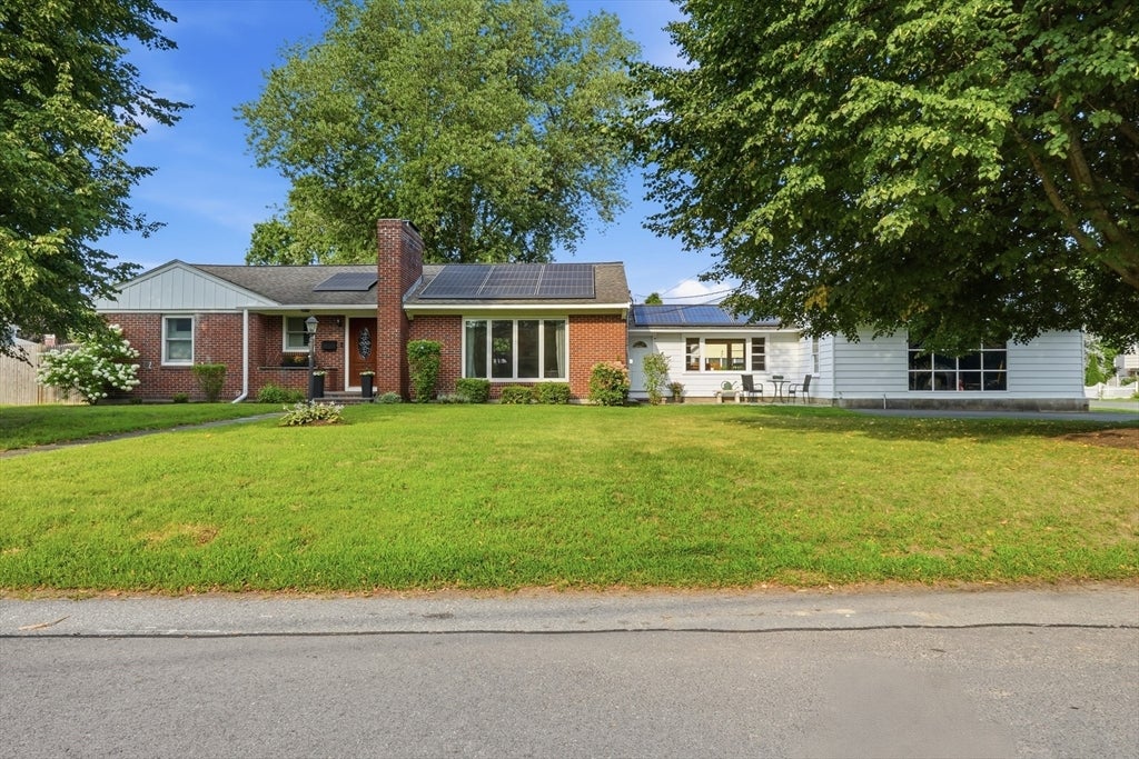 Photo of 7 Pincushion Rd, Framingham, MA