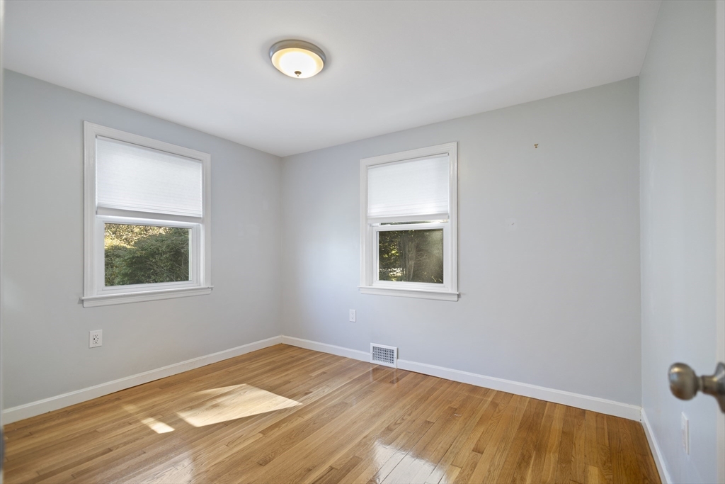 Braintree, Massachusetts 02184, United States, 2 Bedrooms Bedrooms, ,1 BathroomBathrooms,Residential,Active,226823