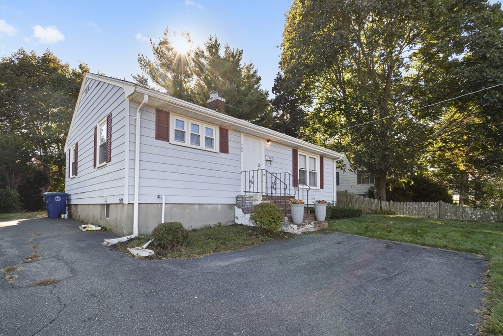 Braintree, Massachusetts 02184, United States, 2 Bedrooms Bedrooms, ,1 BathroomBathrooms,Residential,Active,226823