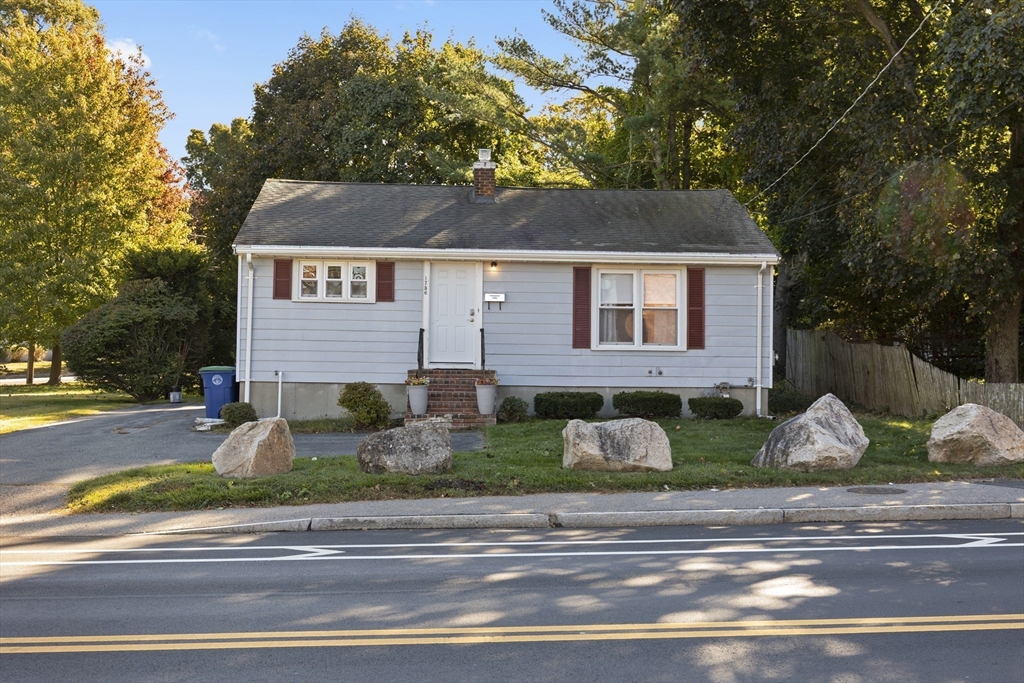 Braintree, Massachusetts 02184, United States, 2 Bedrooms Bedrooms, ,1 BathroomBathrooms,Residential,Active,226823