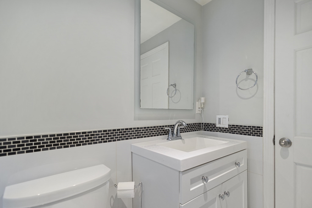 Braintree, Massachusetts 02184, United States, 2 Bedrooms Bedrooms, ,1 BathroomBathrooms,Residential,Active,226823