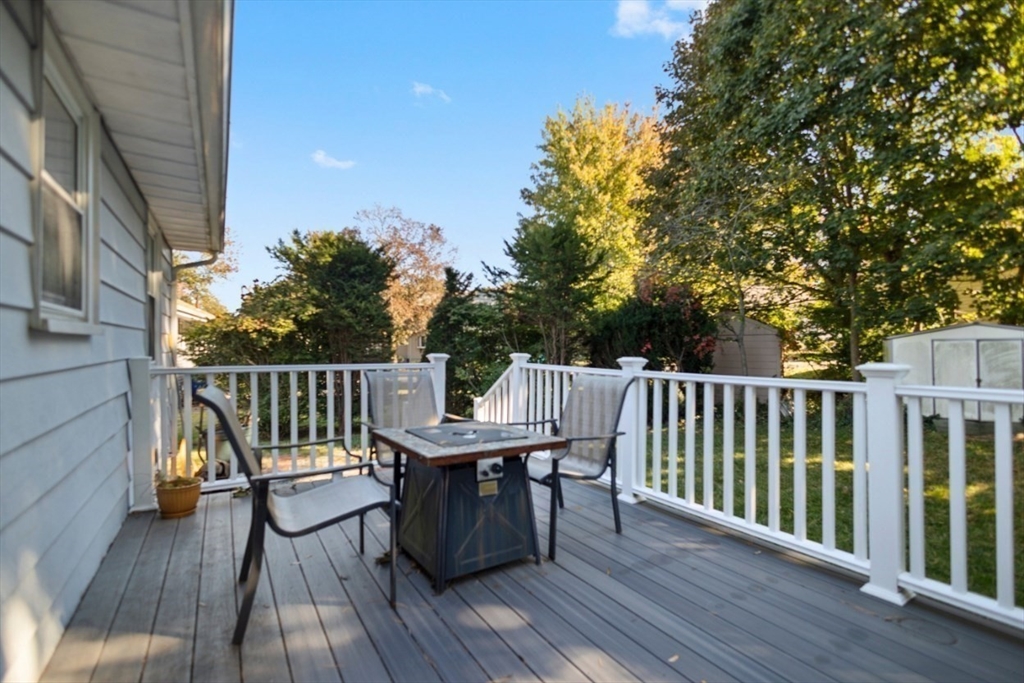 Braintree, Massachusetts 02184, United States, 2 Bedrooms Bedrooms, ,1 BathroomBathrooms,Residential,Active,226823