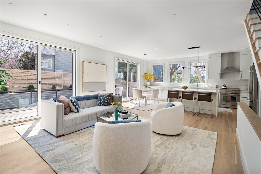 10 Thingvalla Ave 10