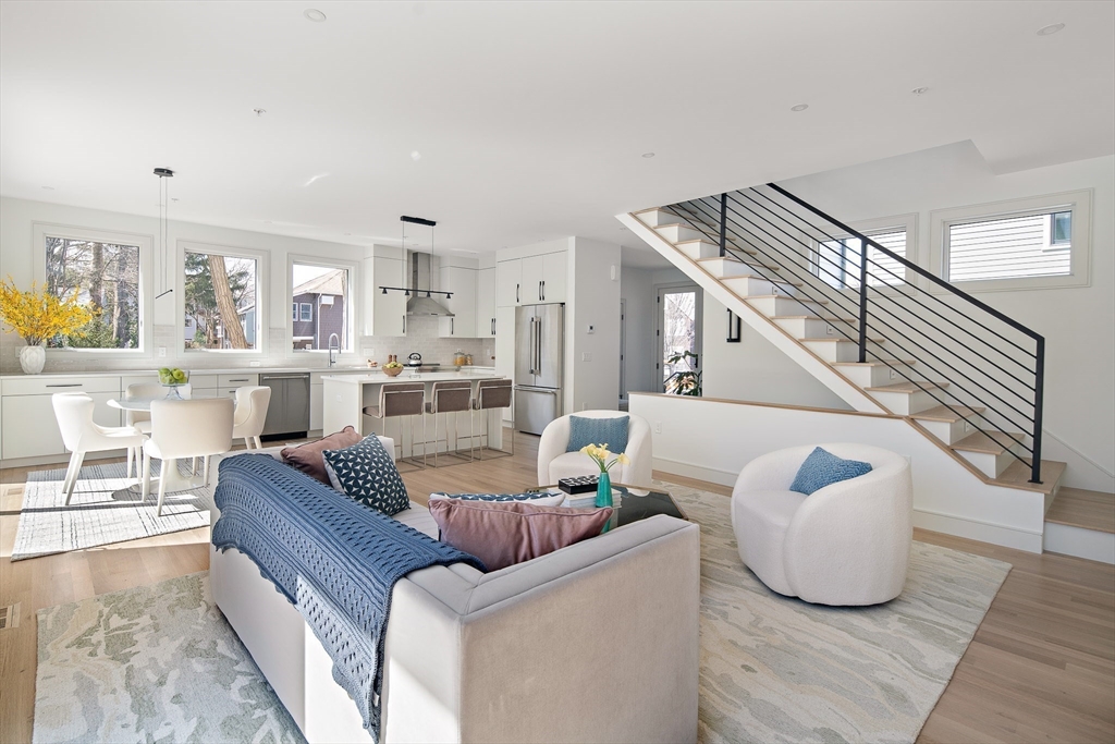 10 Thingvalla Ave 10