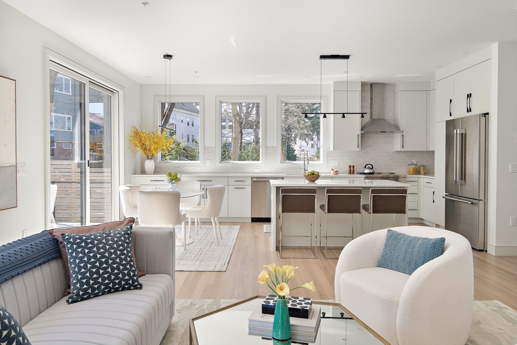 10 Thingvalla Ave 10