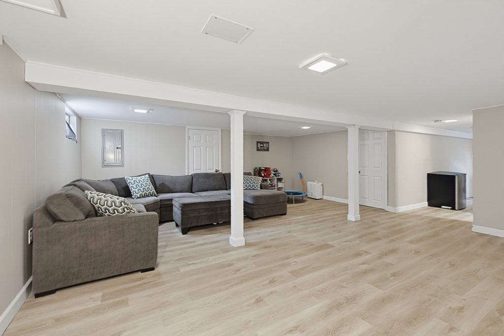 7 Haskell Pl, Peabody, MA Photo #24
