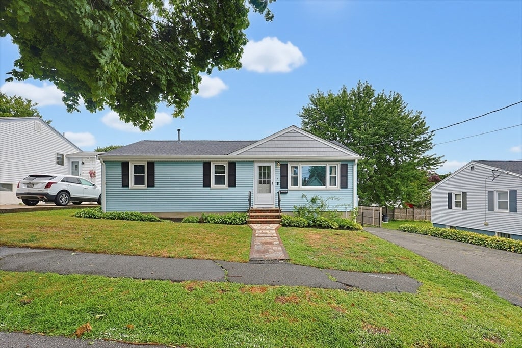 7 Haskell Pl, Peabody, MA Photo #2