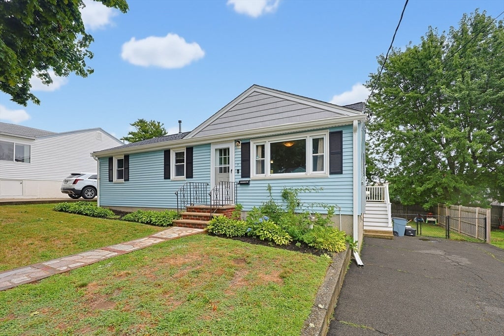 Photo of 7 Haskell Pl, Peabody, MA