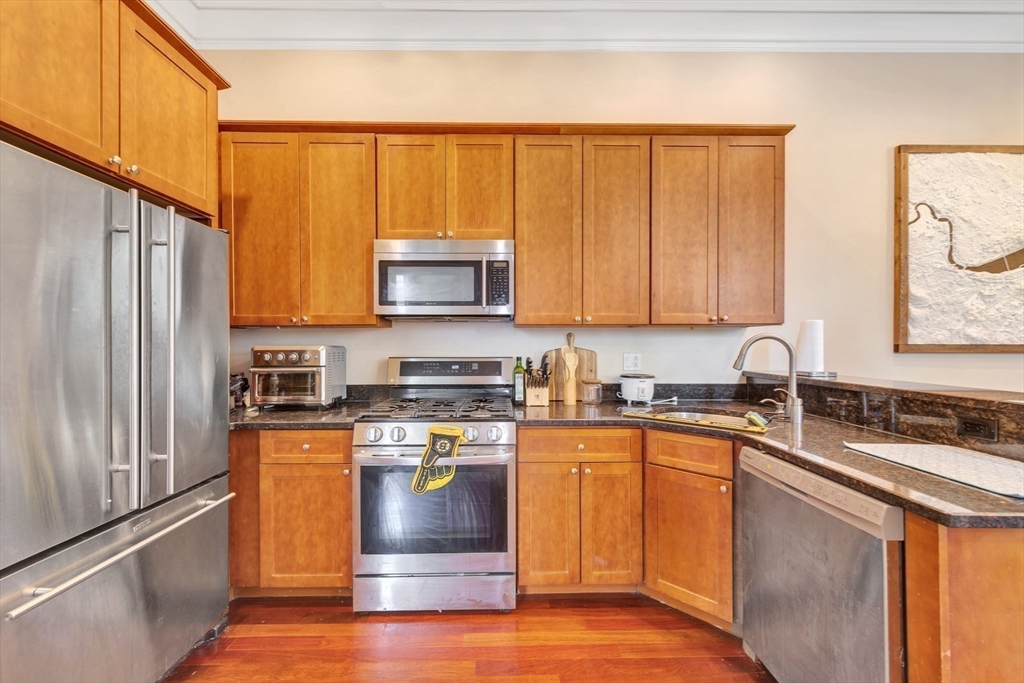 253 E St 1