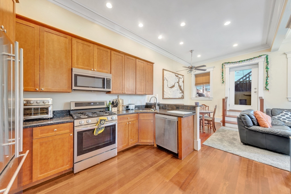 253 E St 1