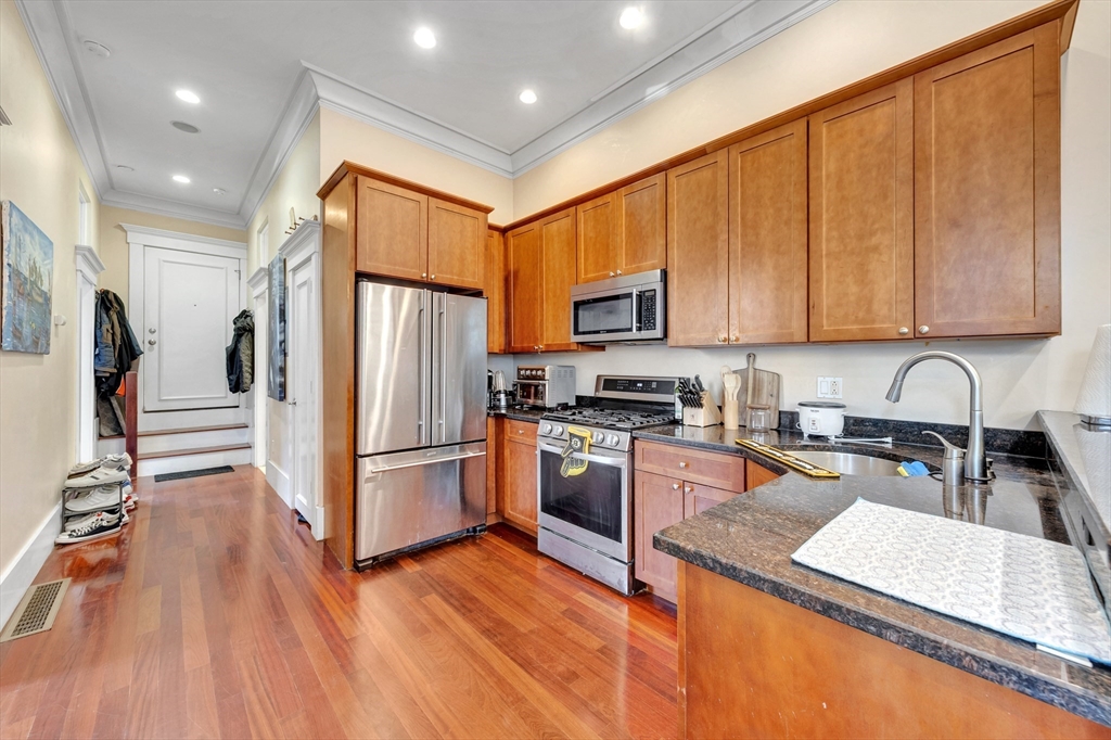253 E St 1