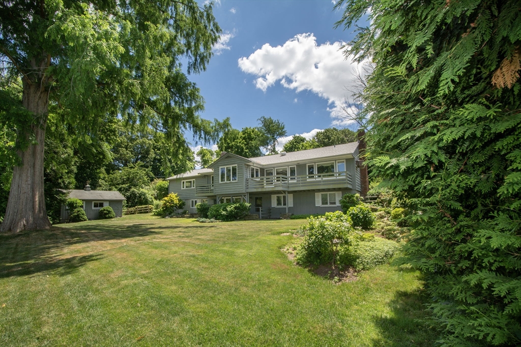 6 Damons Point Drive