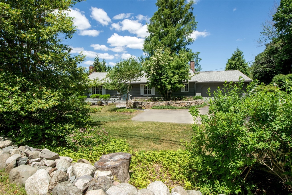6 Damons Point Drive