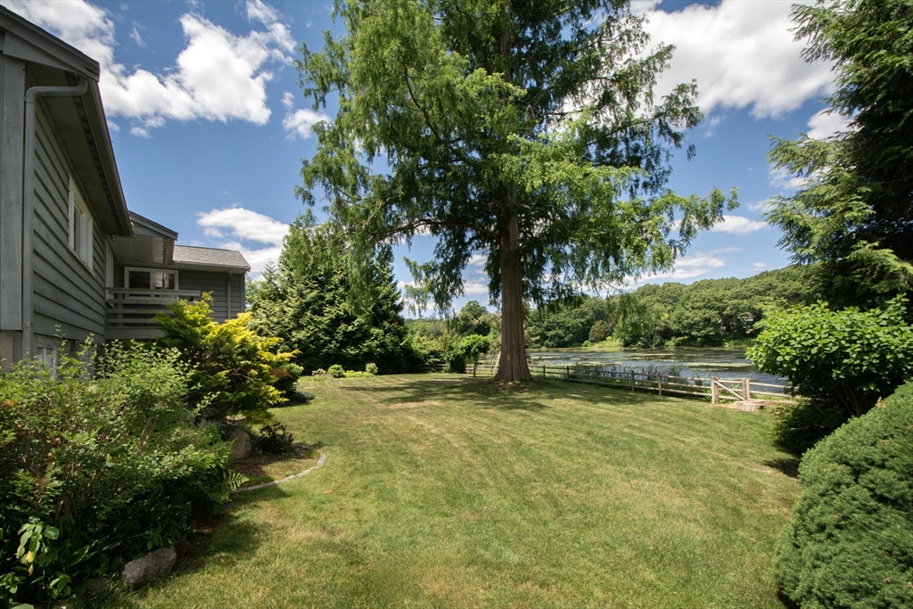 6 Damons Point Drive