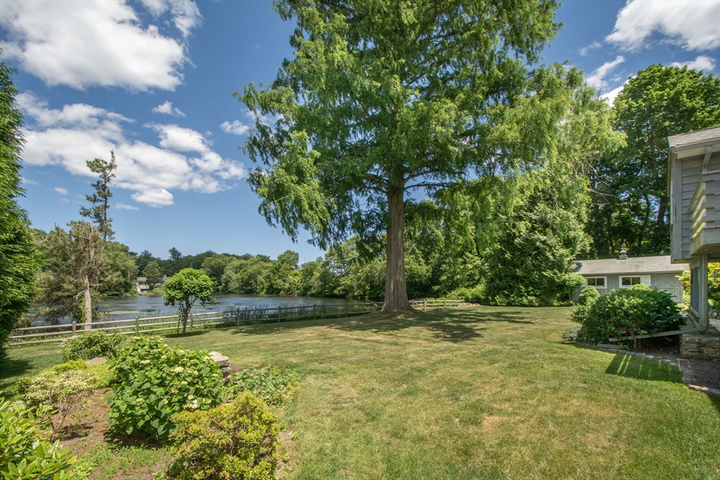 6 Damons Point Drive