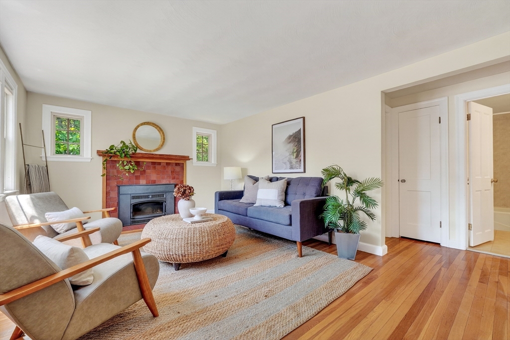 7 Pine Hill Rd