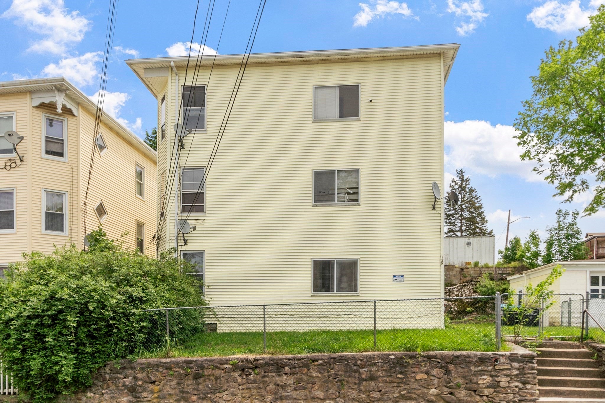 125 Cross St