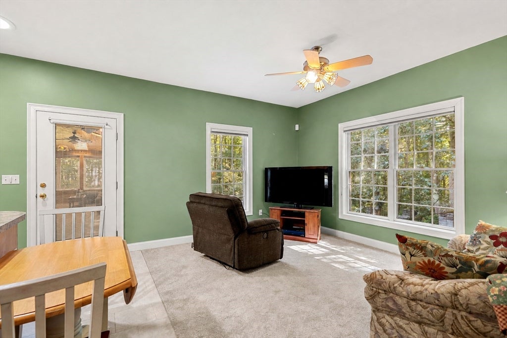 6 Evergreen Drive, Plaistow, NH Photo #12
