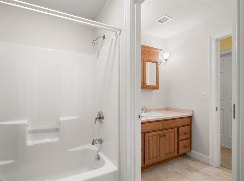 6 Evergreen Drive, Plaistow, NH Photo #22